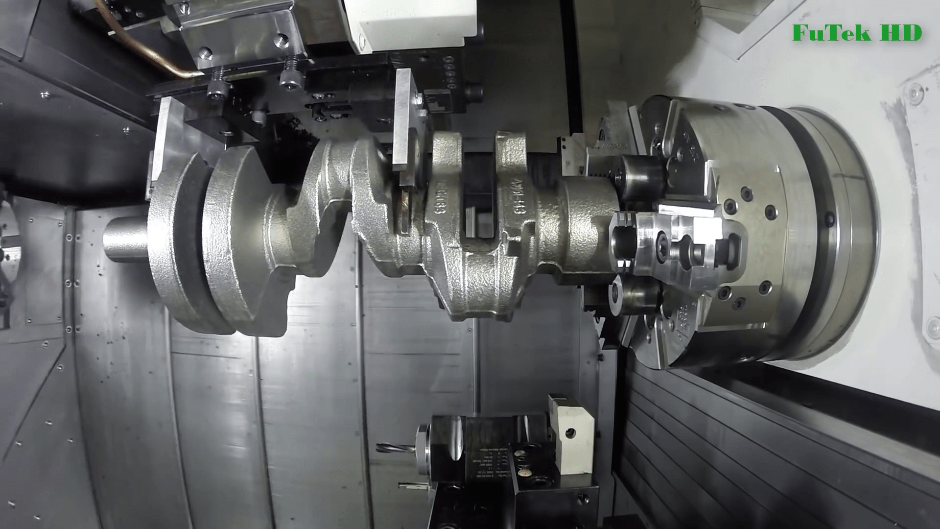 七扭八拐的曲轴是如何加工的？——揭秘金属加工机械制造的奥秘（动图版）